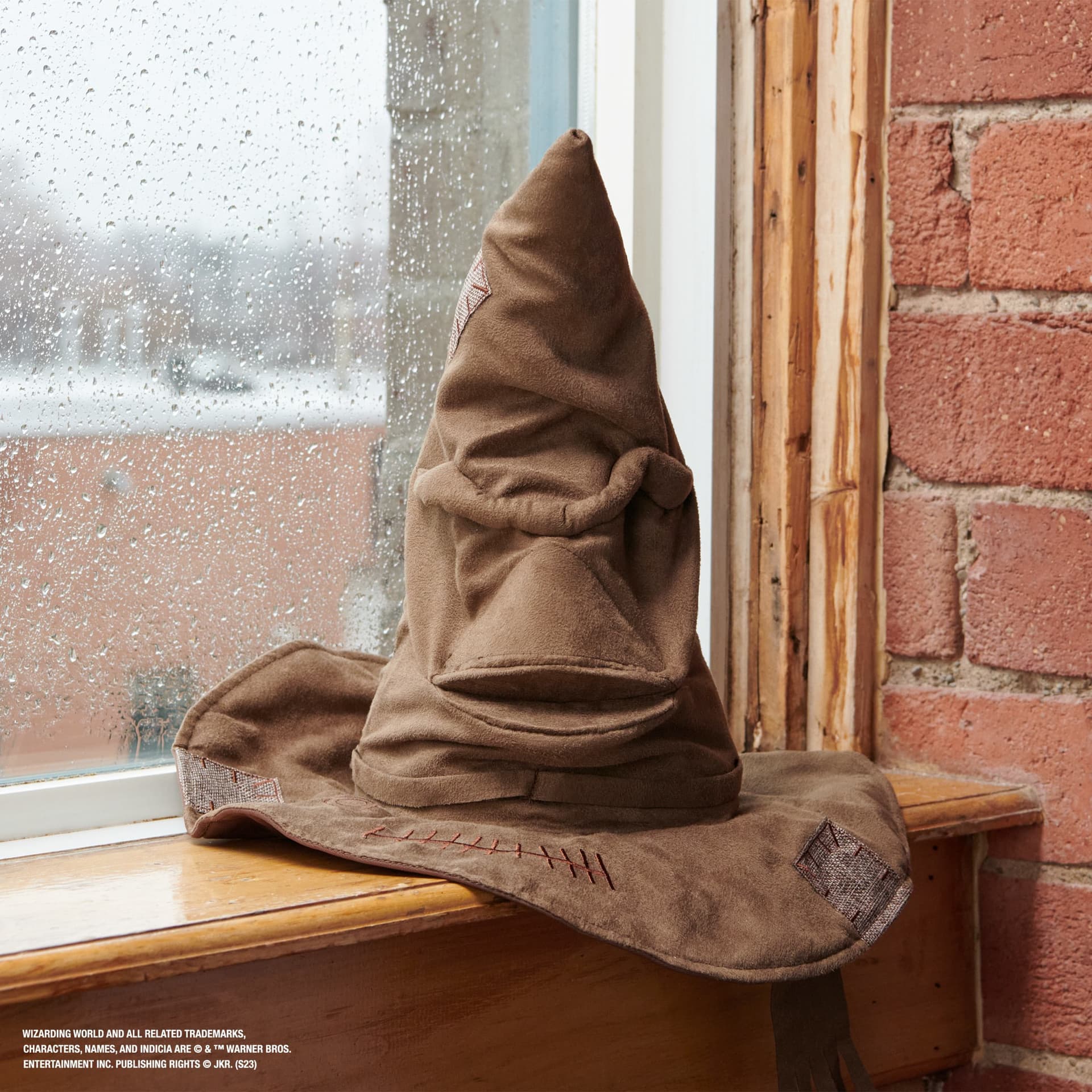Wizarding World , Cappello Parlante Interattivo di Harry Potter, Voce Originale dei Film, 15 Frasi in Italiano/Tedesco, 5+ Anni (Wizarding World WWO RLP Sorting Hat GE)